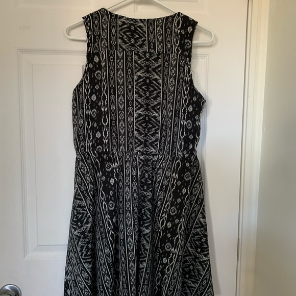 Dress size M - Picture 2 of 3